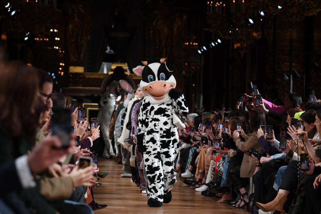 Stella McCartney : Runway - Paris Fashion Week Womenswear Fall/Winter 2020/2021